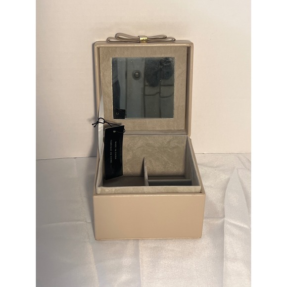 Rachel Zoe Other - Rachel Zoe Beige Faux Leather Bow Jewelry Organizer Box With Mirror‎